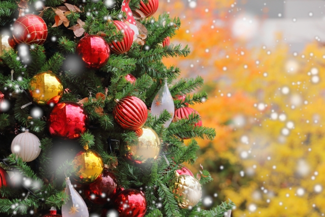 クリスマスツリーはいつからいつまで飾る?由来・飾り方・世界の違い・最近のトレンドまで徹底解説