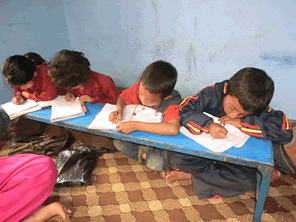 ネパールの学校中退率を上げる教育支援