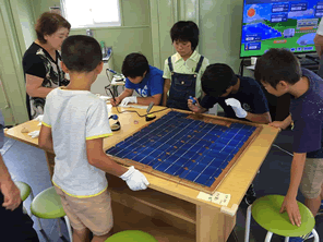 福島の子供たちが作る太陽光パネル